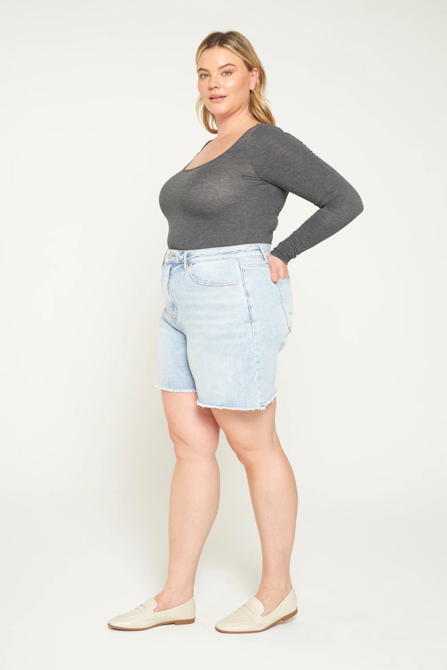 Super High Rise w/ Frayed Hem