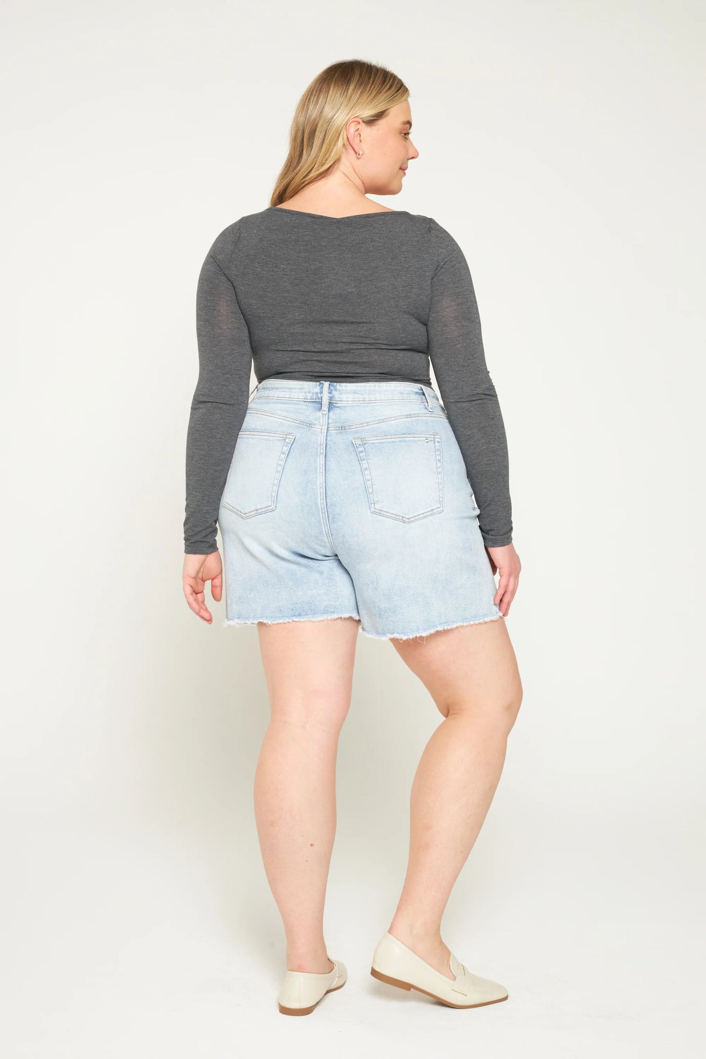 Super High Rise w/ Frayed Hem
