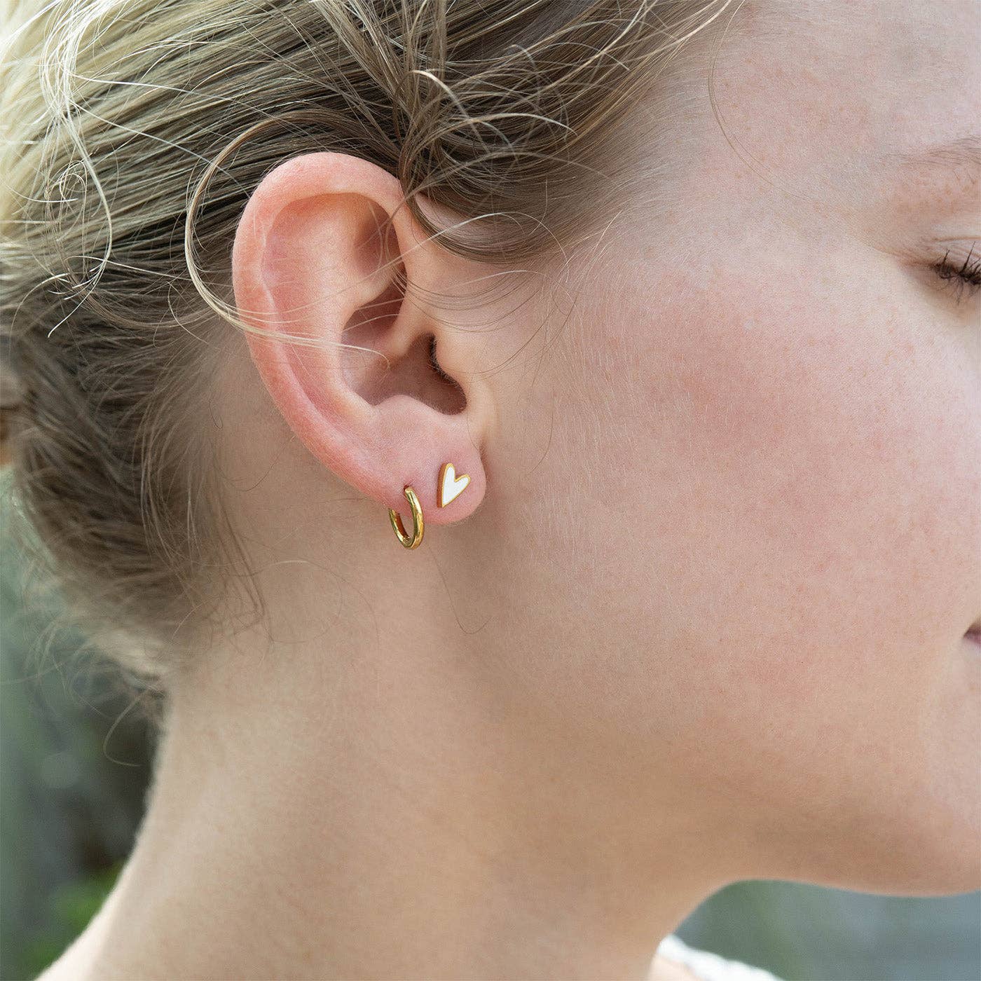 White Heart Stud Earrings 18K Gold PVD Stainless Steel